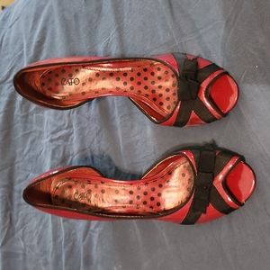 Cato red heels with black trim